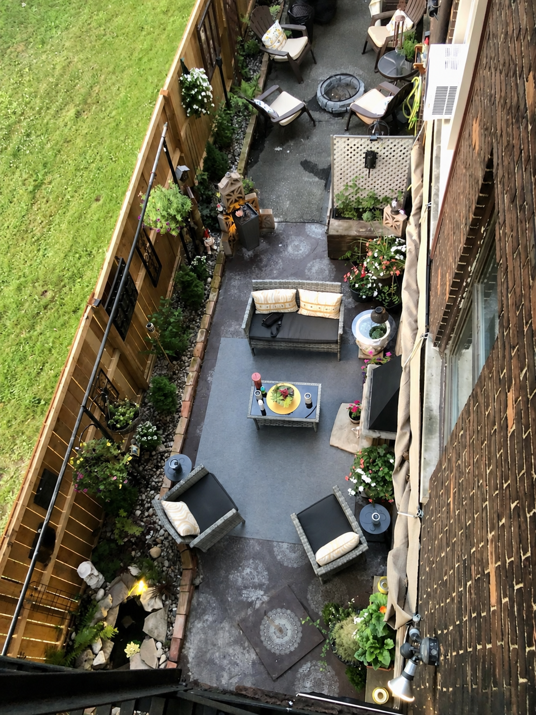 Private courtyard — 430 Giles Blvd W., Windsor, Ontario
